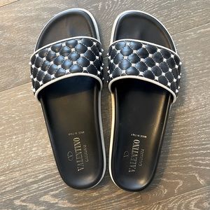 VALENTINO ROCKSTUD POOL SLIDES